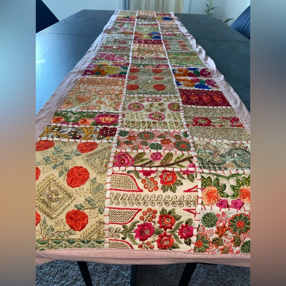 Patchwork Table Runner with Floral Patterns - Picture 4 of 13